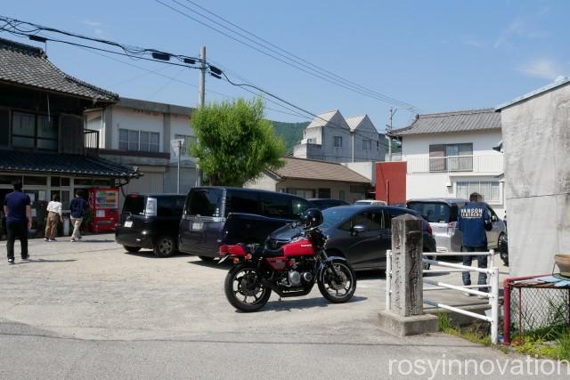 須崎食料品店 (1)駐車場