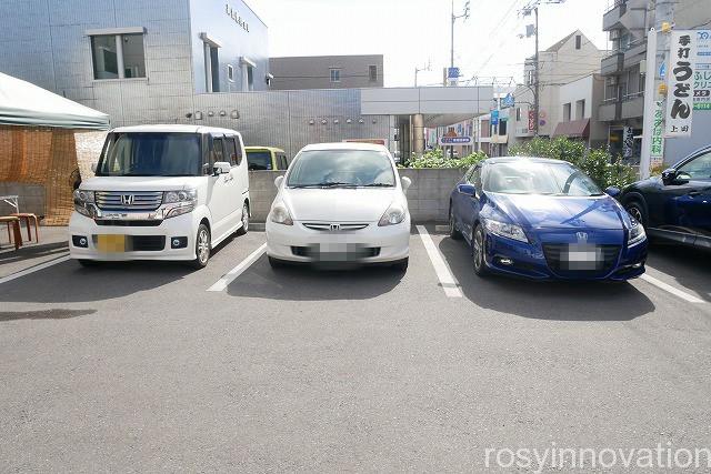 上田製麺所 (1)お店の前駐車場